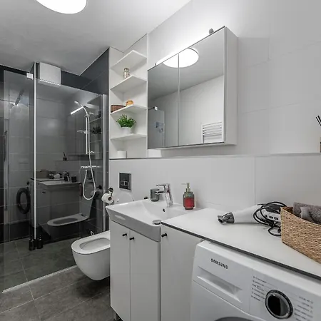 Bastion New With Parking Apartamento *