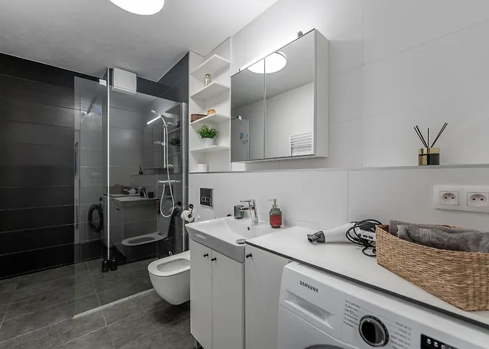 Bastion New With Parking Apartman *